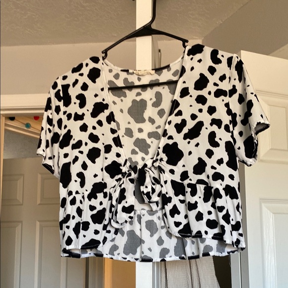 Black and White Tie-Front Crop Top - Picture 1 of 2